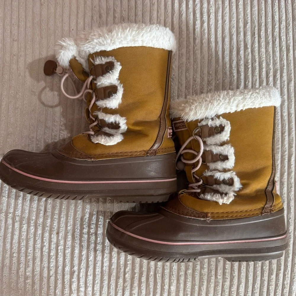 London Fog  Girls Size 2 Winter Snow‎ Boots Faux Fur Lined Excellent Condition
